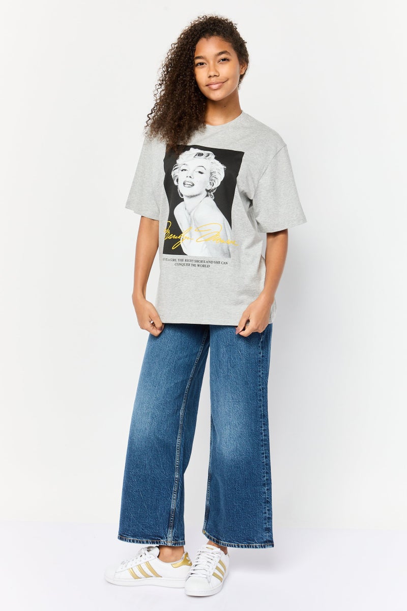 Marilyn Monroe تي شيرت نسائي بأكمام قصيرة وقصة فضفاضة مع طباعة جرافيك، رمادي - Image 2